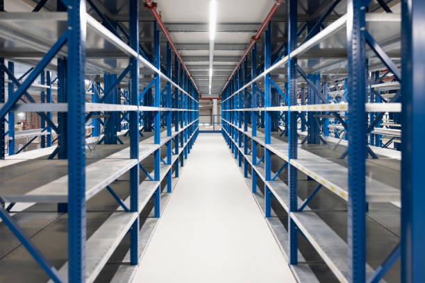Industrial Storage Lockers for Warehouses and Facilities: Choosing Between School Style and Apartment Style Lockers for Secure Storage